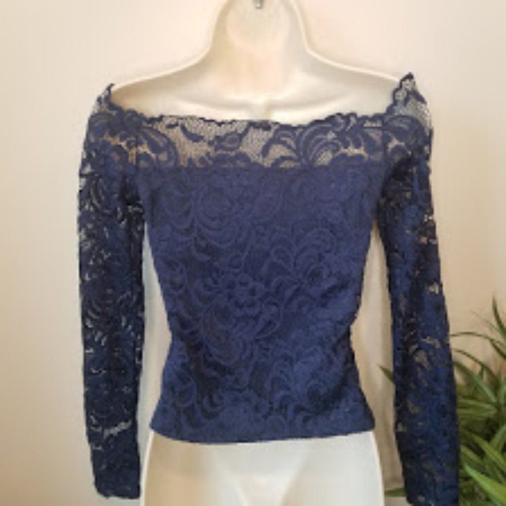 Off shoulder lace top/Small - Picture 2 of 7